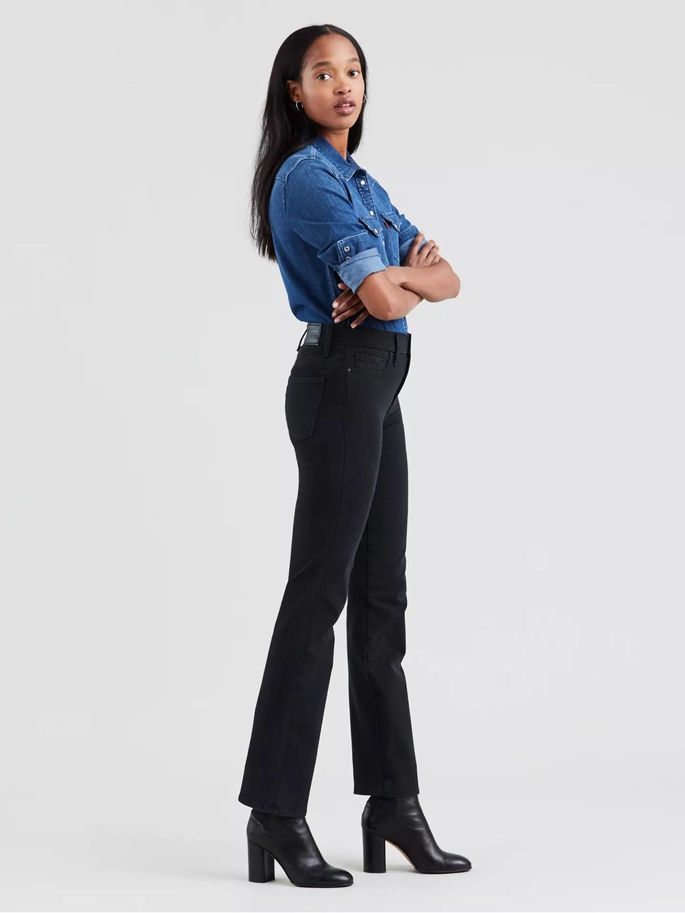 Levi’s 314 Shaping Straight Black Jeans Women’s Size 30x29 Midrise